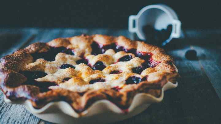 Смачні пироги зі свіжими ягодами: особливості приготування та рецепти
