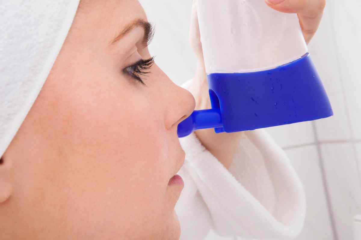 Як правильно виконувати промивання носа солоною водою?