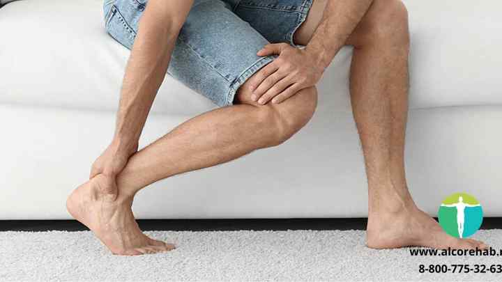 Чому зводить ногу: можливі причини