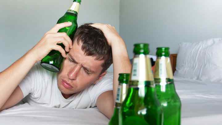 Перепил алкоголю: що робити, якщо погано і нудить? Способи боротьби з похміллям