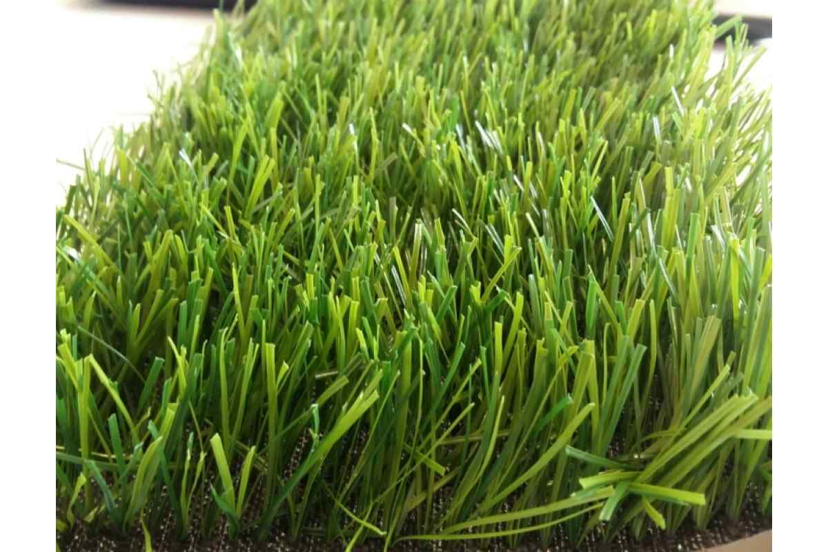Штучна трава: тонкощі укладання газону