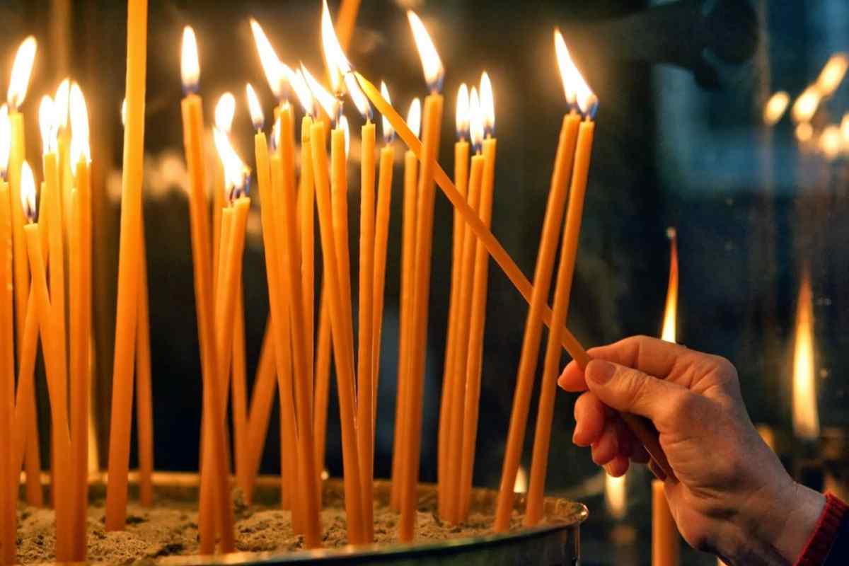 Церковна свічка: обряди. Як почистити квартиру за допомогою церковної свічки?