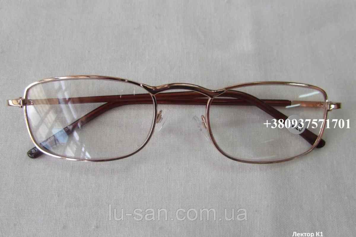Іміджеві окуляри з прозорими склами: особливості, моделі та відгуки