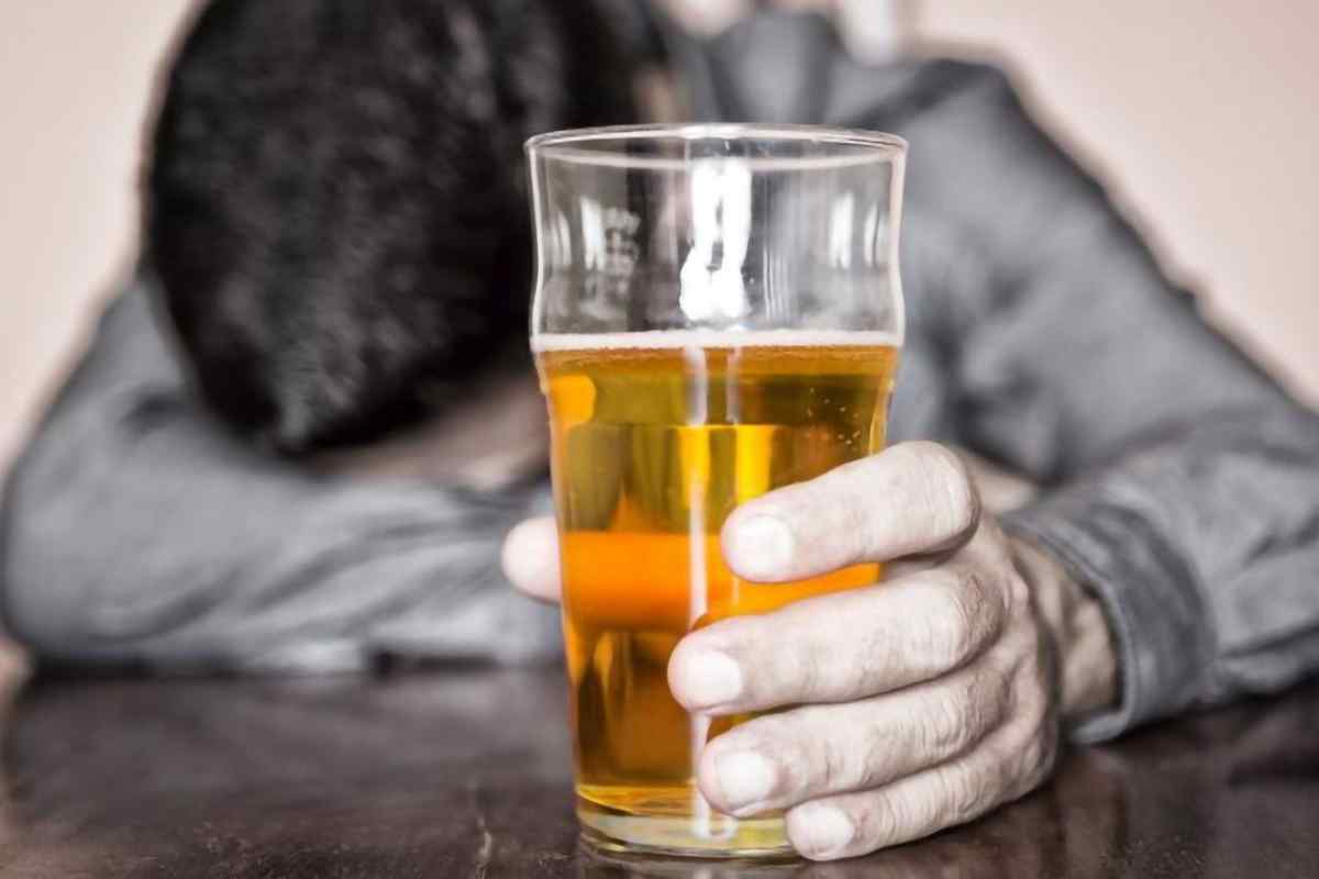 Як відучити чоловіка пити пиво щодня? Пивний алкоголізм у чоловіків
