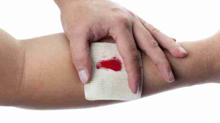 Внутрішньоматкова кровотеча: перші ознаки, симптоми, діагностика. Як зупинити кров?
