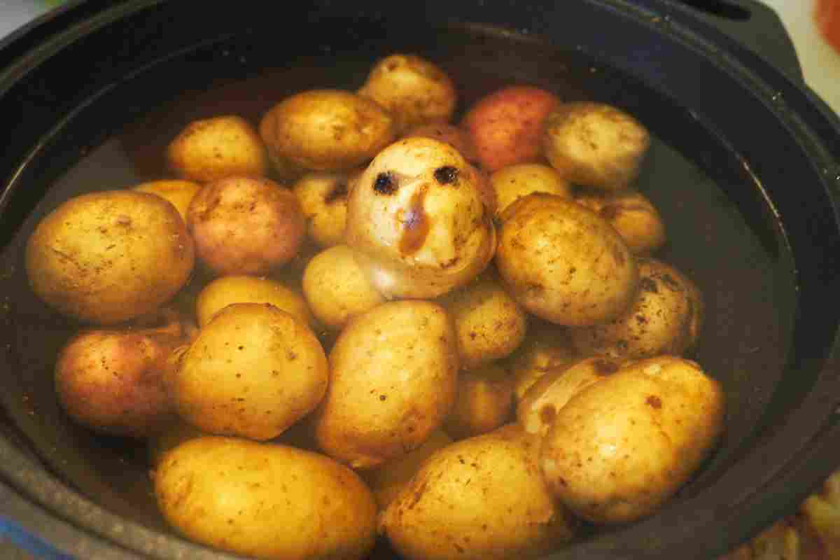 Як варити картоплю в мундирі? Скільки варити картоплю в мундирі?
