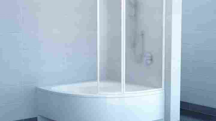 Душові огорожі у ванній кімнаті: плюси і мінуси