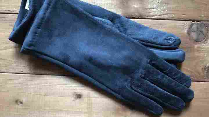 Як прати замшеві рукавички
