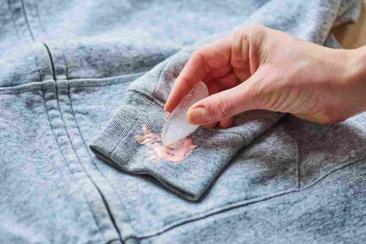 Як очистити одяг від силікону