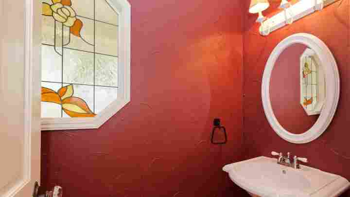 Якою фарбою можна пофарбувати стіни у ванній