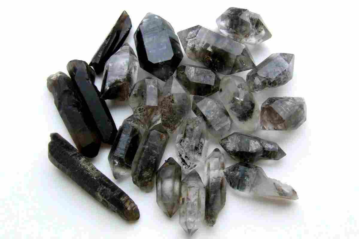 Циркон: магічні властивості чорного каменю