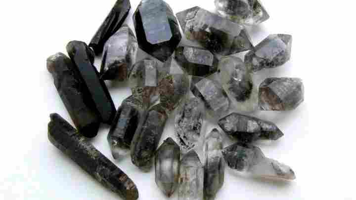 Циркон: магічні властивості чорного каменю