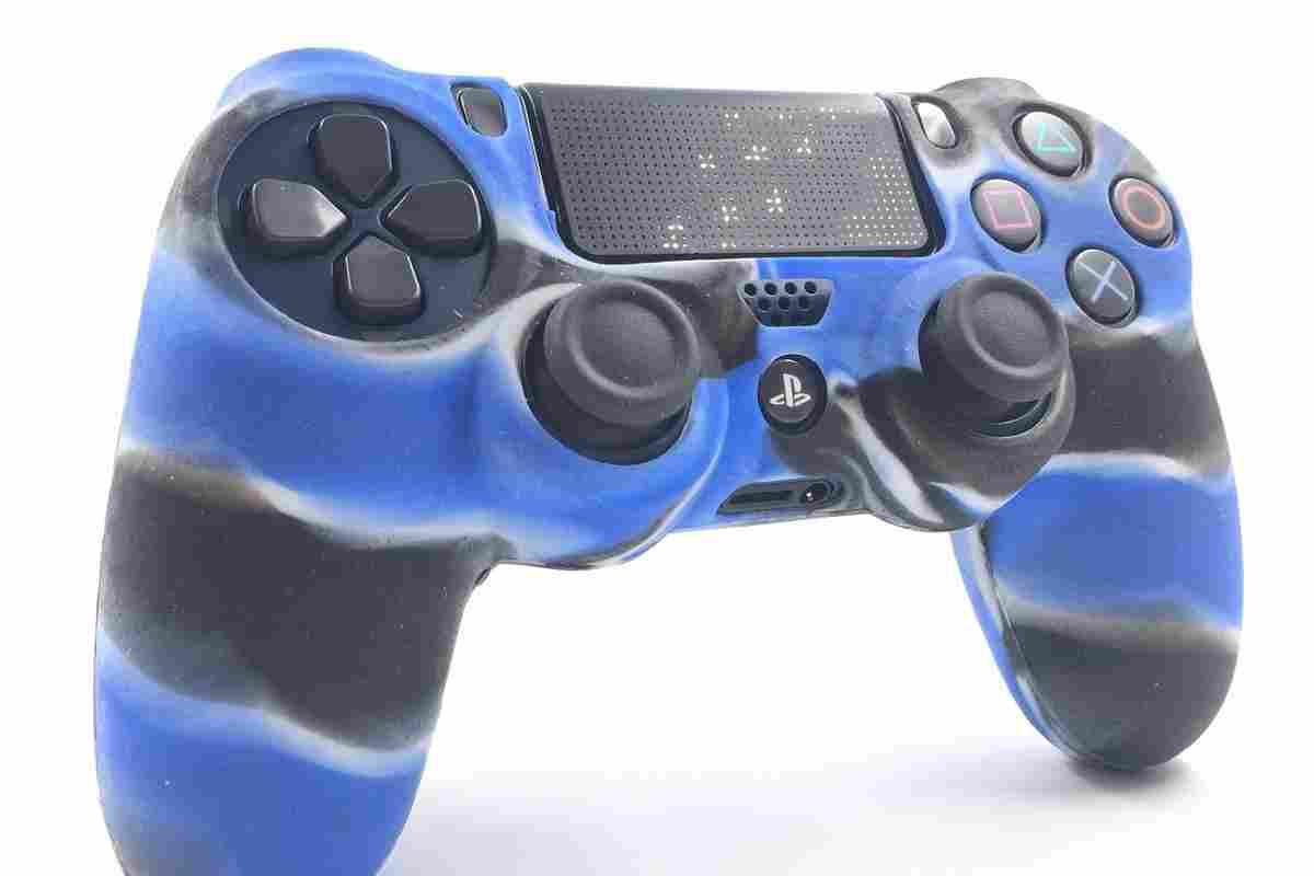 Випливли фотографії чорного геймпада PlayStation 5