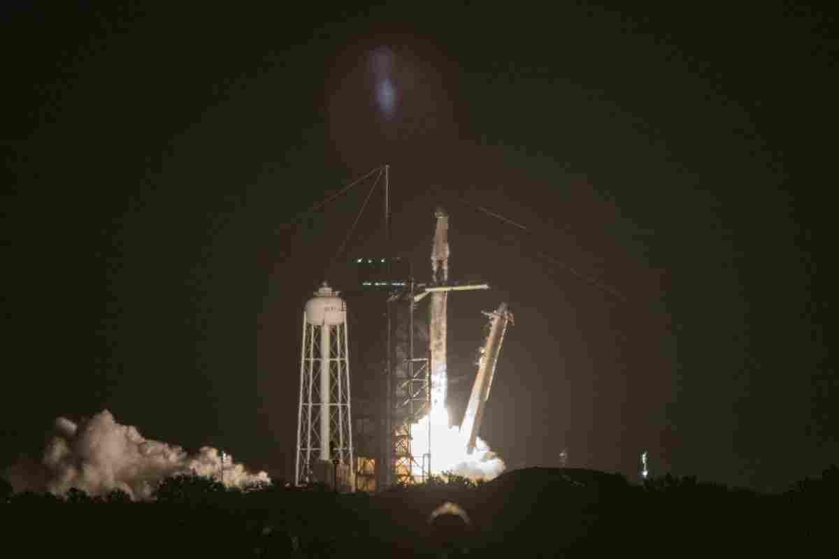 Ілон Маск очікує першу пілотовану місію SpaceX в період з квітня по червень