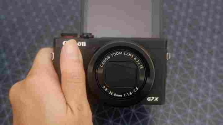 Canon представила компактну high-end-фотокамеру PowerShot G1 X Mark II за $800