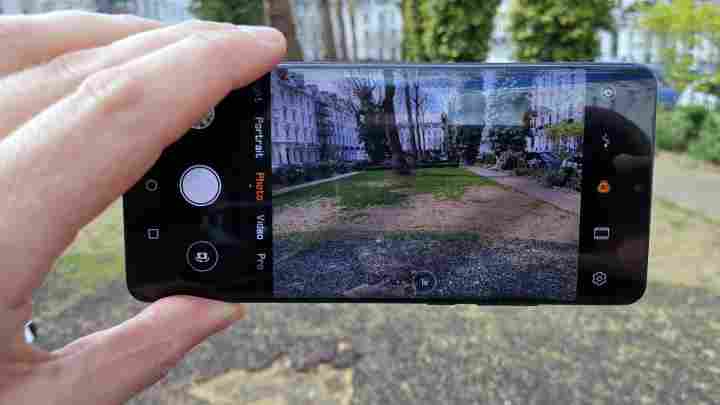 Huawei видала знімок з DSLR-камери за зроблений за допомогою смартфона P30