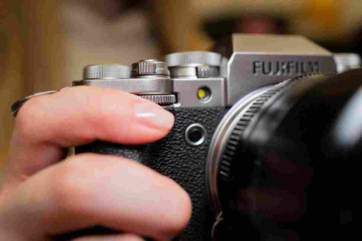 Беззеркалка Fujifilm X-T4 отримала вбудовану стабілізацію і стала автономнішою