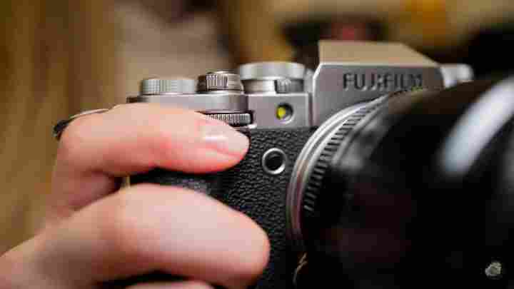 Беззеркалка Fujifilm X-T4 отримала вбудовану стабілізацію і стала автономнішою