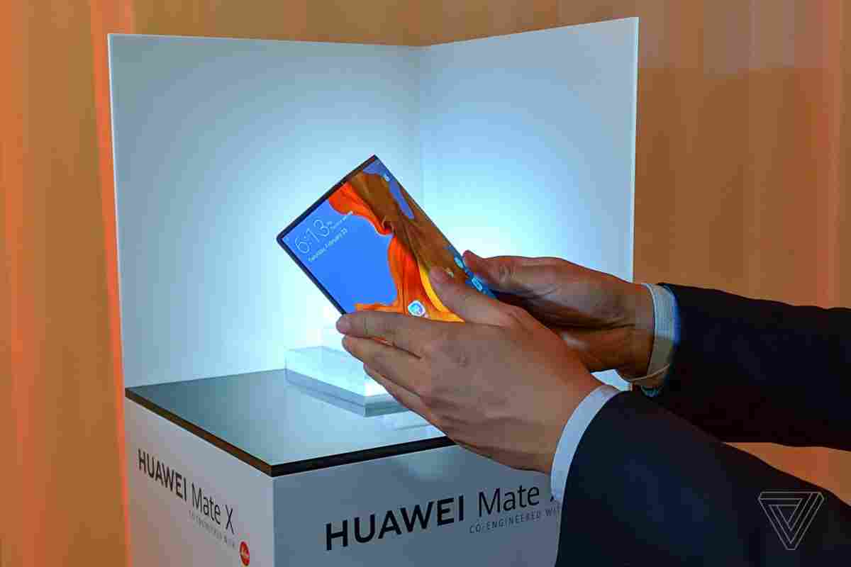 Huawei Mate X надійніший за Samsung? Названо фінальну ціну та обсяги виробництва