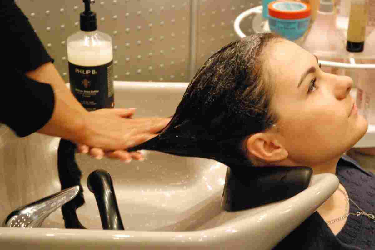 Хімічне випрямлення волосся - як проводять процедуру в салоні і вдома?