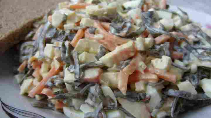 Салат з морської капусти з крабовими паличками