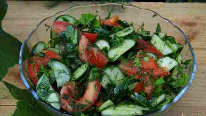 «Салат з огірків, помідорів і ріпчастої цибулі»
