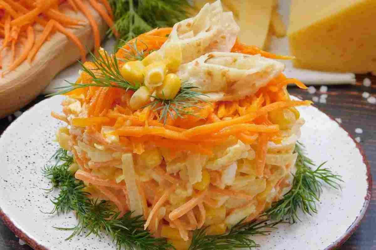 Салат з моркви з часником і сметаною