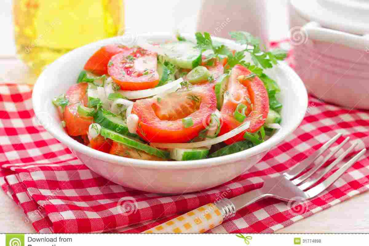 Салат з помідорів і огірків