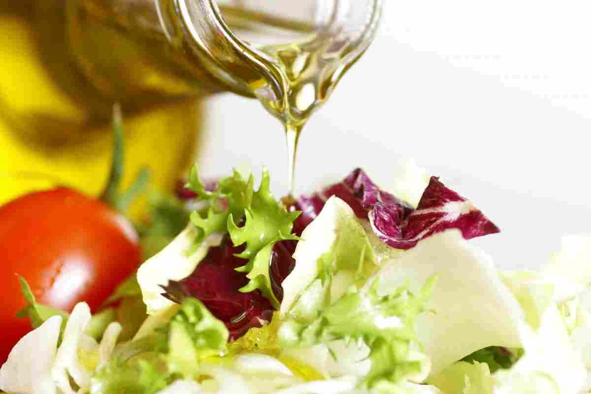 Салат овощной с оливковым маслом.