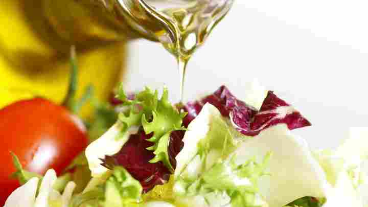Салат овощной с оливковым маслом.