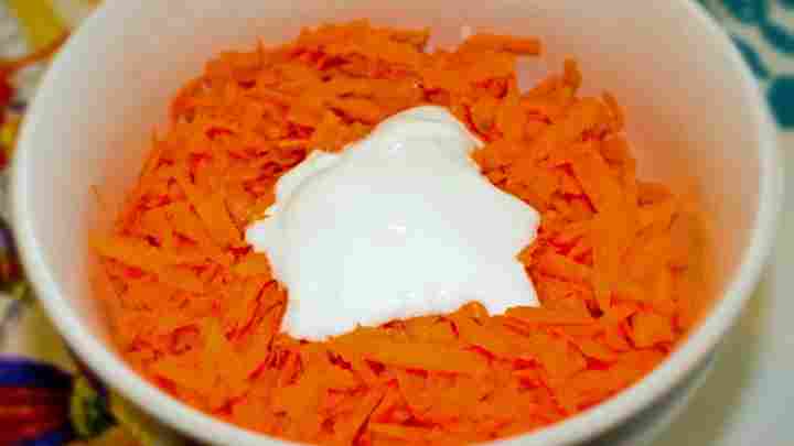«Салат морковь с курагой, заправленный сметаной 10%»