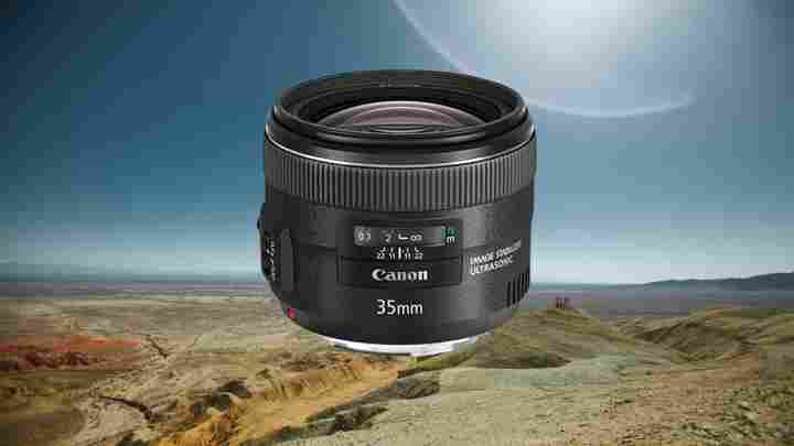 Об'єктив Canon EF-S 35MM F/2.8 Macro IS STM оснащений LED-підсвічуванням 