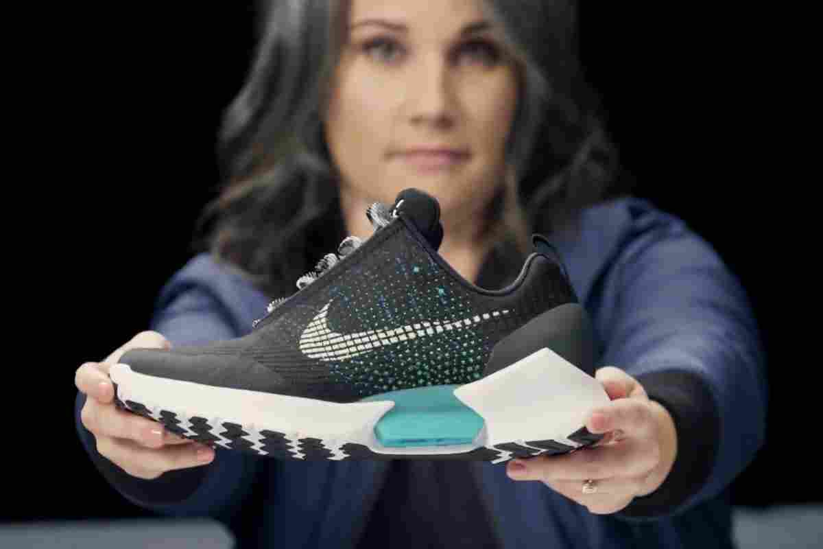 Самозашнуровувані кросівки Nike надійдуть у продаж 28 листопада "