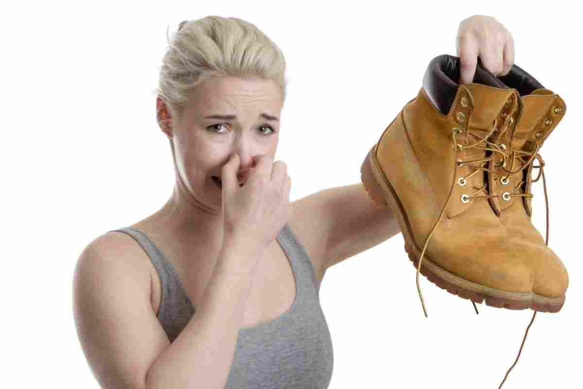Як позбавити взуття від запаху поту