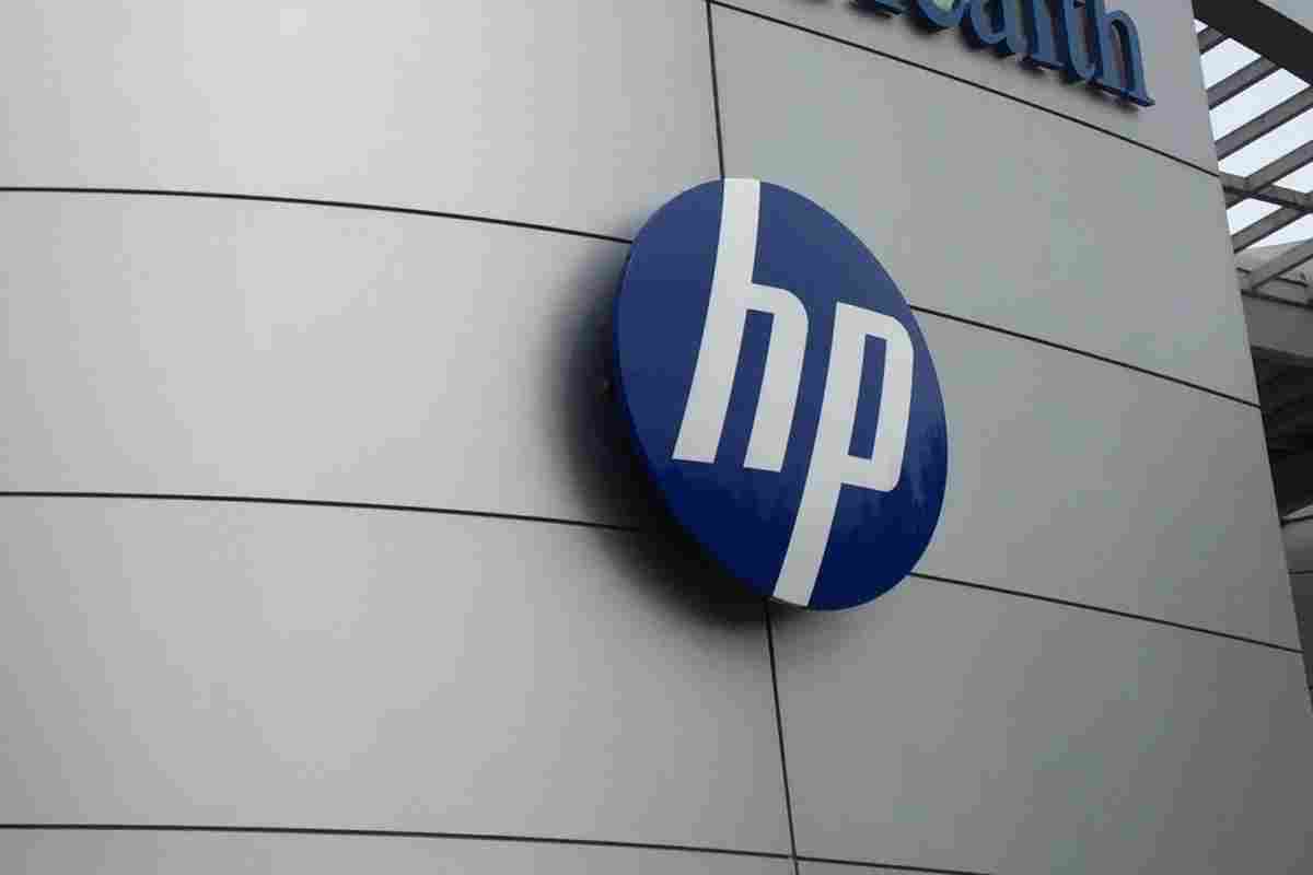 Hewlett-Packard в третьому кварталі знизила прибуток на 29% "