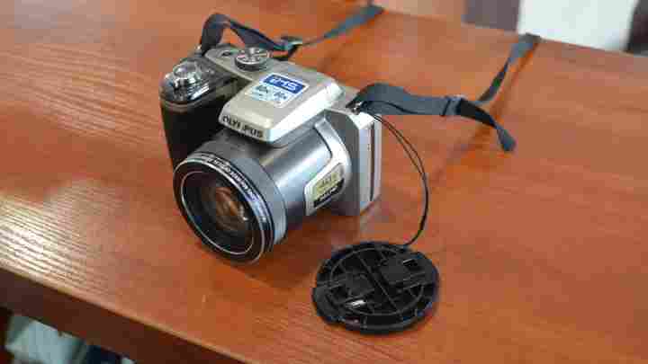 Камера Olympus Stylus SP-820UZ з 40-разовим оптичним зумом