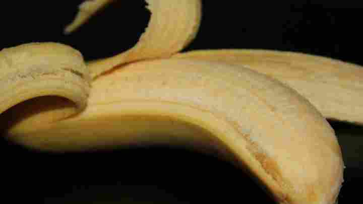 Як чистити банан