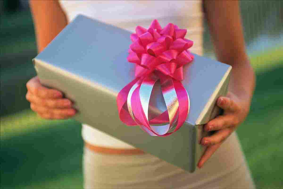 Що подарувати коханцеві на день народження?