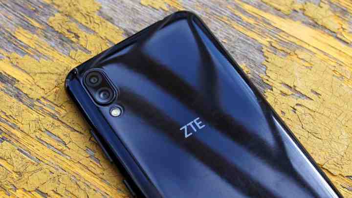 «Живі» знімки смартфона ZTE Nubia Z5 mini