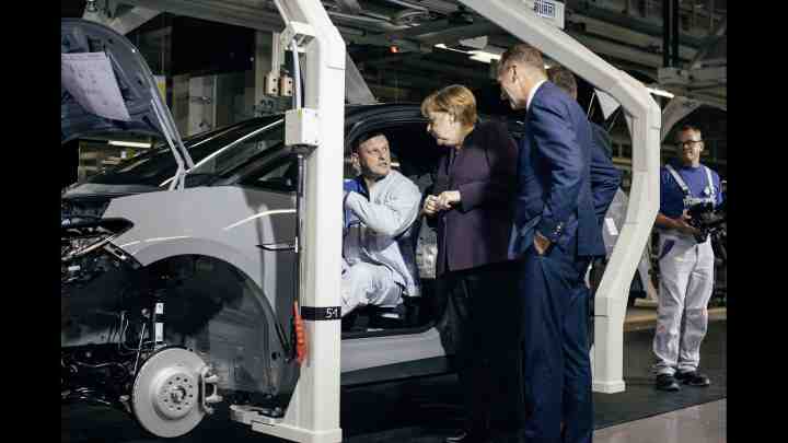Перехід на випуск електромобілів загрожує німецькому автопрому втратою 75 тисяч робочих місць