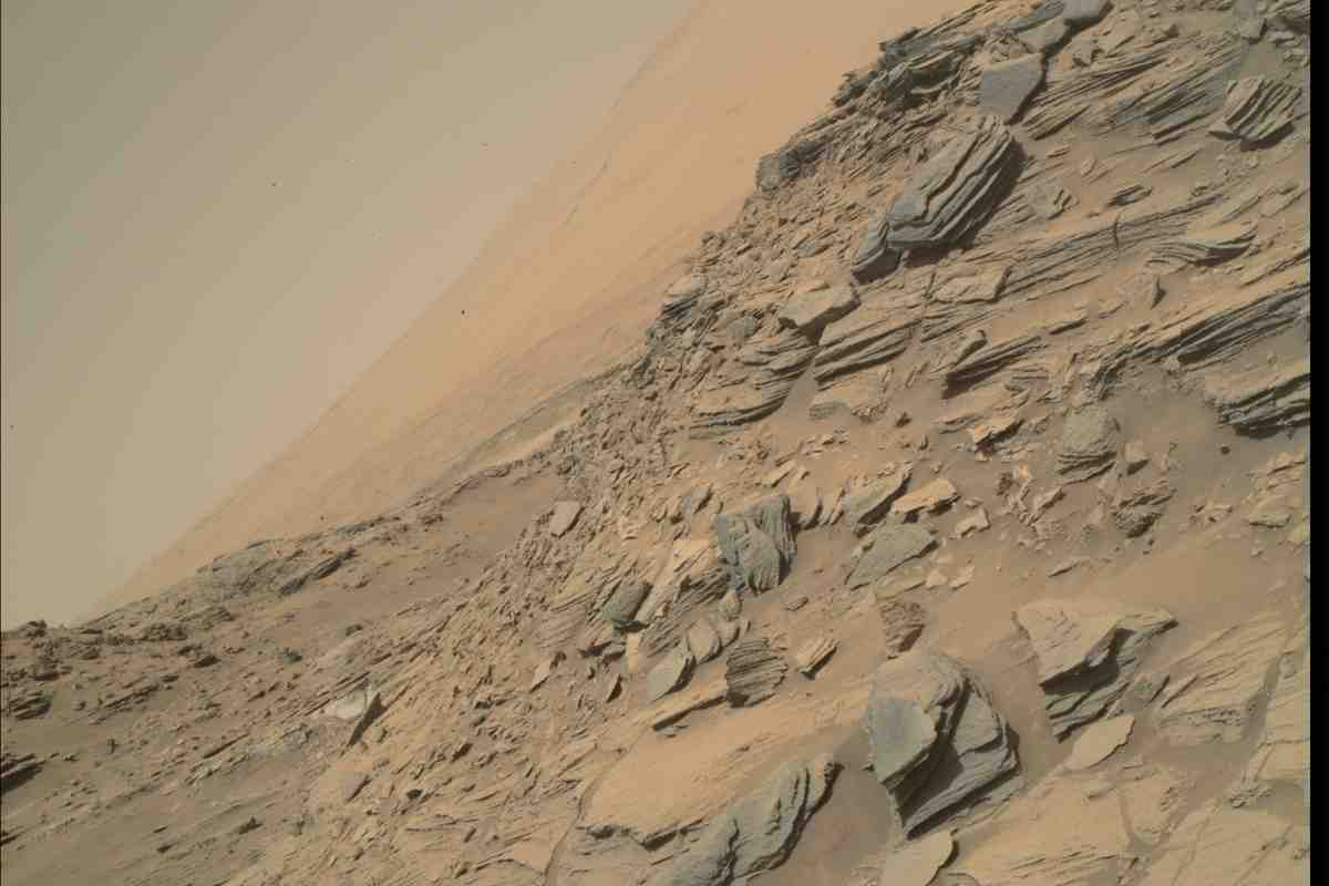 Фото дня: марсіанські дюни і скелясті породи очима ровера Curiosity "