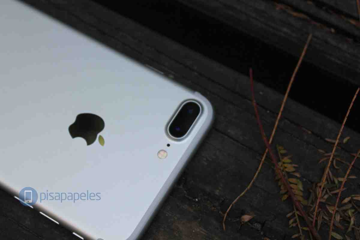 Власники iPhone 7 чорного кольору скаржаться на фарбу, що відшаровується