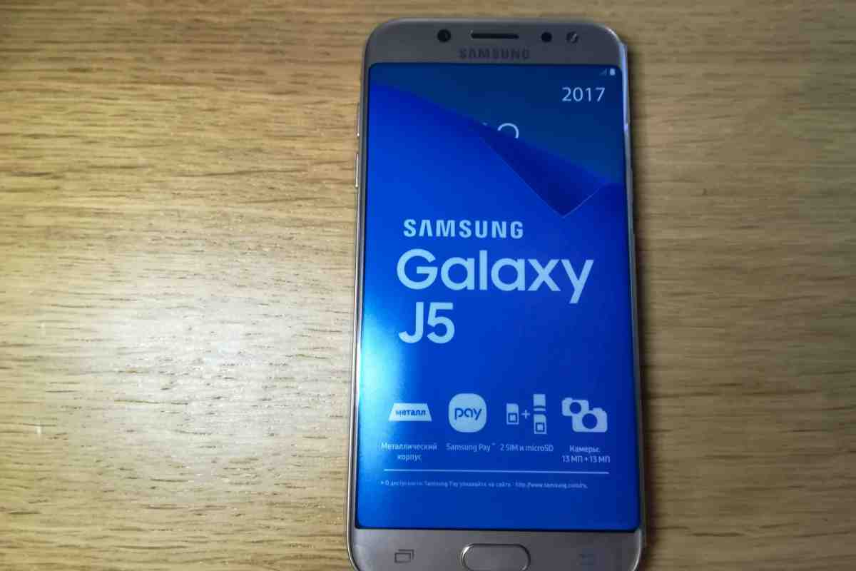 Samsung офіційно анонсувала смартфони Galaxy J (2017) "