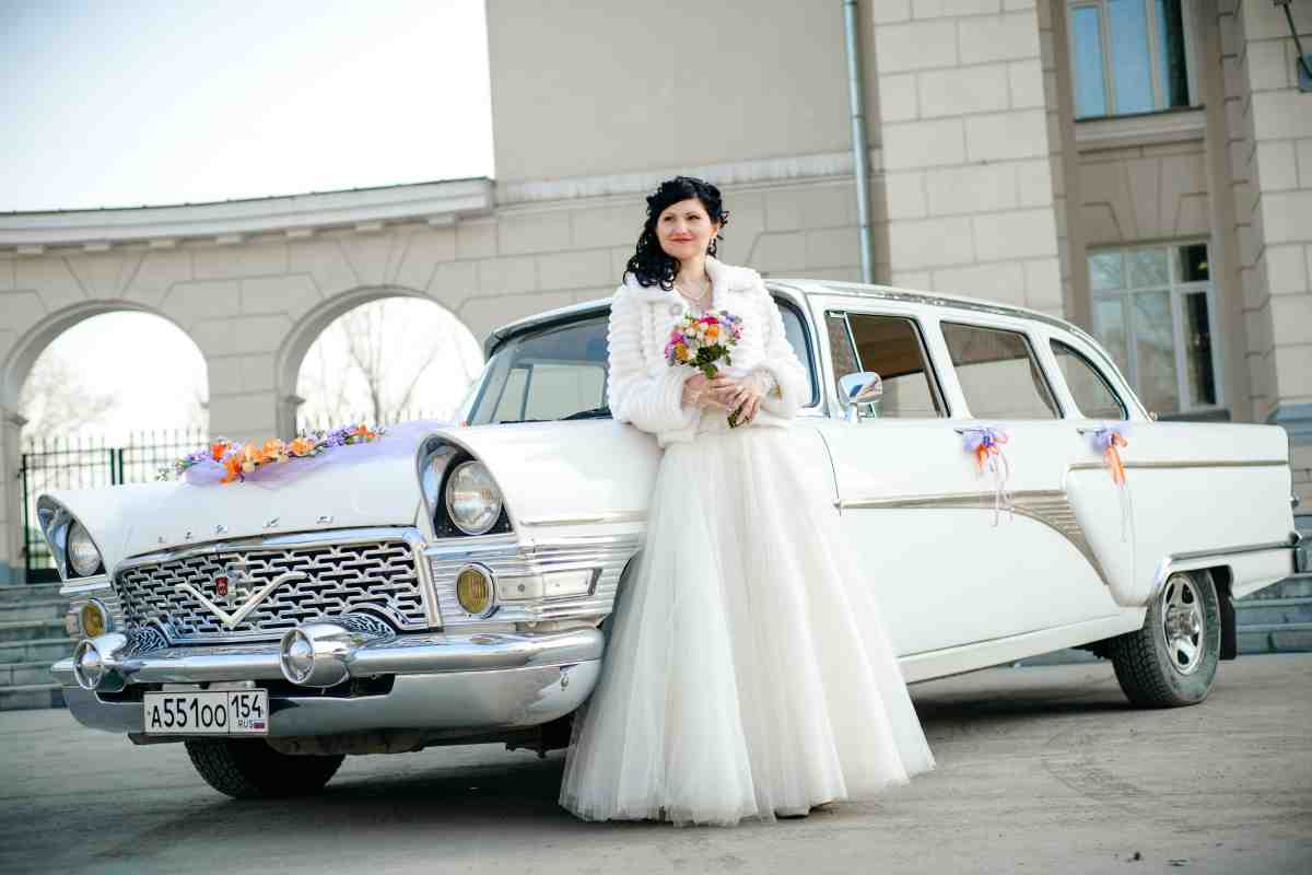 Ретро-автомобілі на весілля: стильне торжество