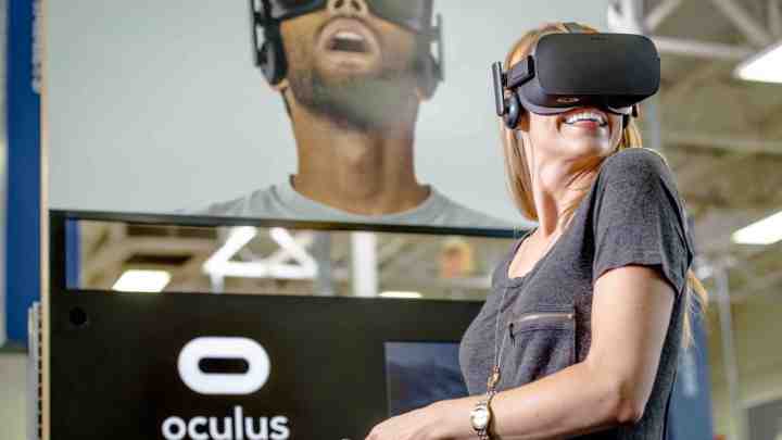 Facebook готова платити за виявлені помилки в Oculus Rift