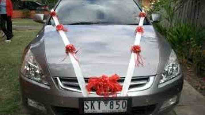 Як незвично прикрасити автомобілі на весілля