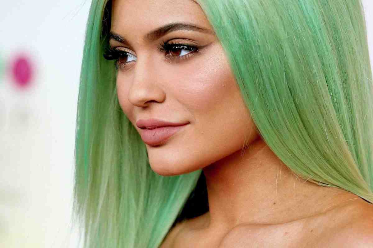 Як прибрати зелений відтінок волосся