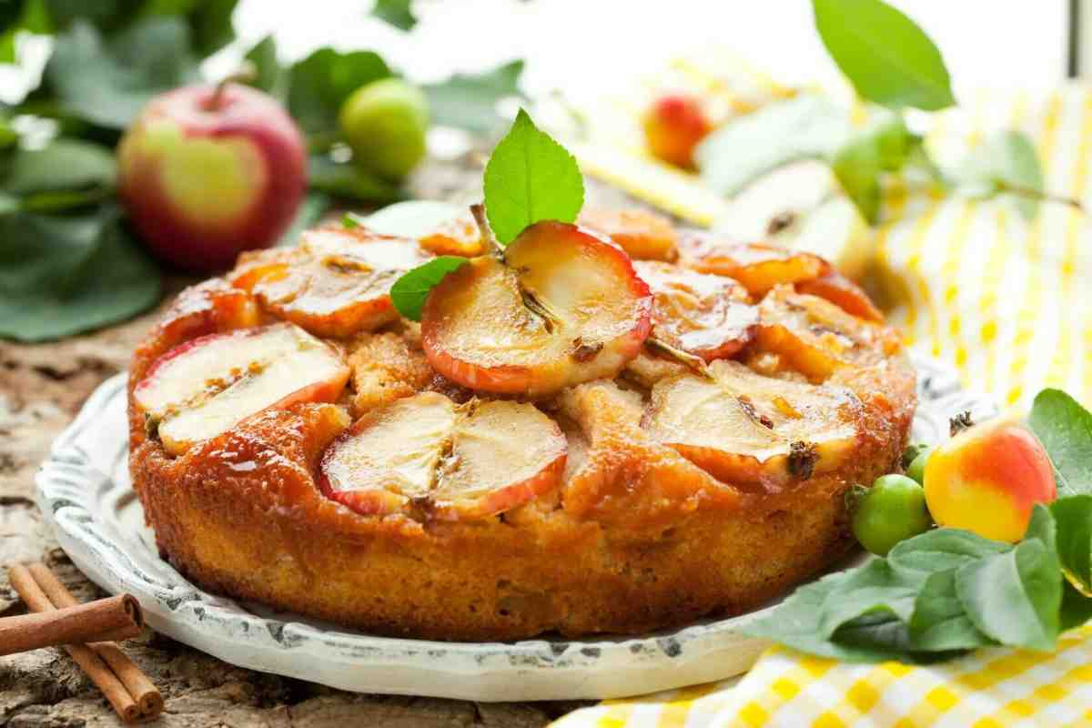Шарлотка з яблуками - 10 простих рецептів, як приготувати пишну і смачну шарлотку
