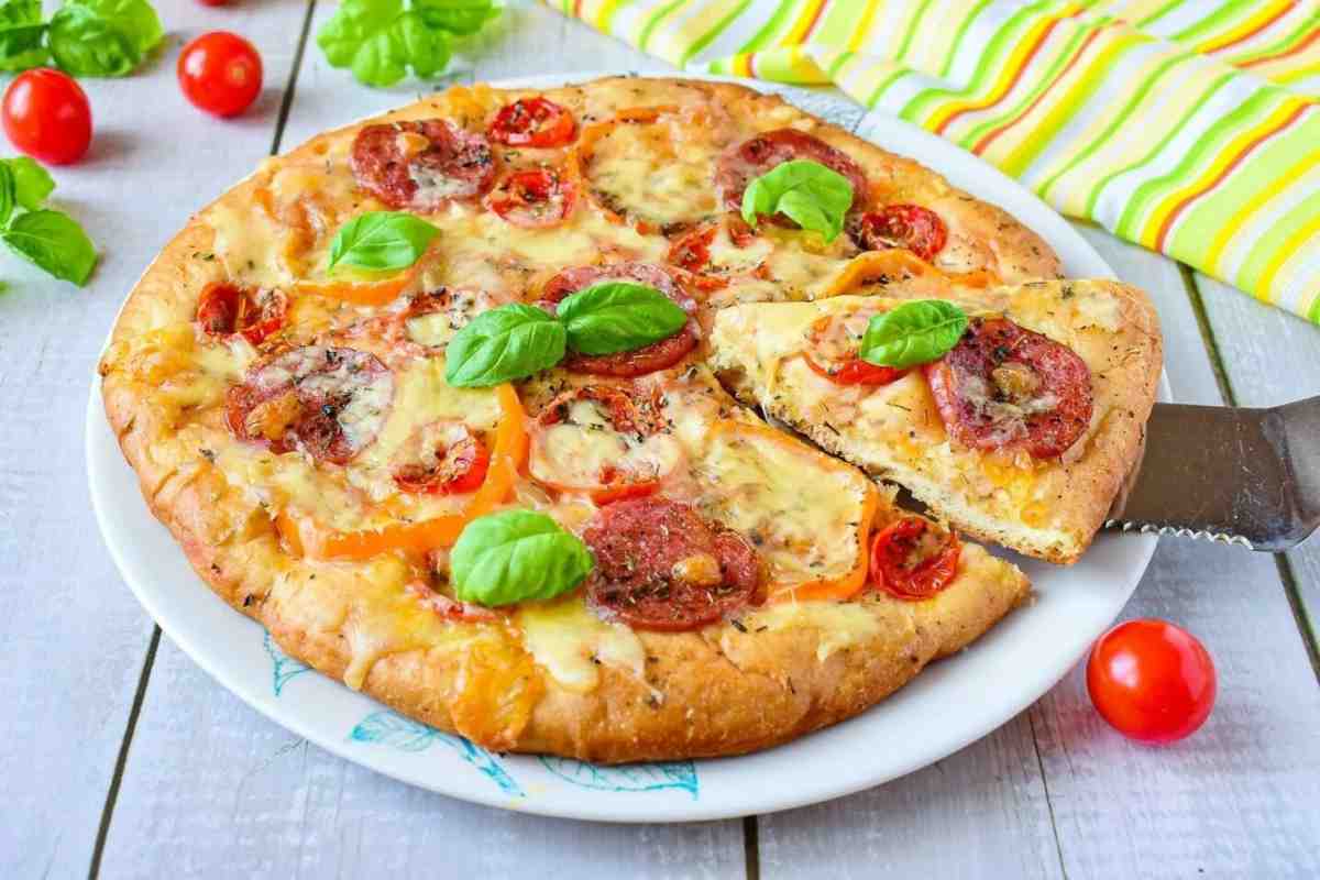 Піца з моцареллою - 7 рецептів, як приготувати в домашніх умовах