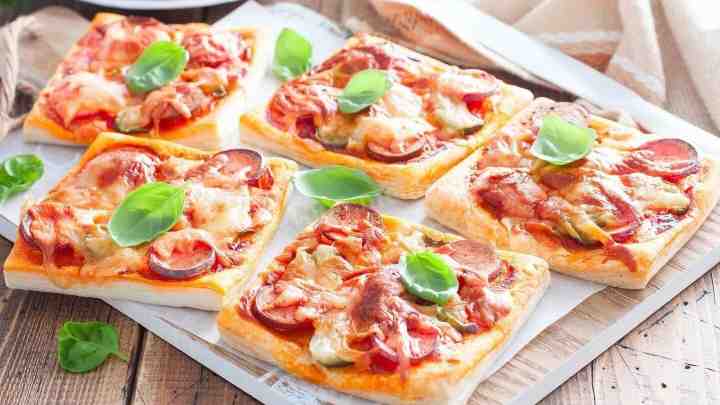 Піца зі слоєнного тіста - 6 дуже смачних рецептів